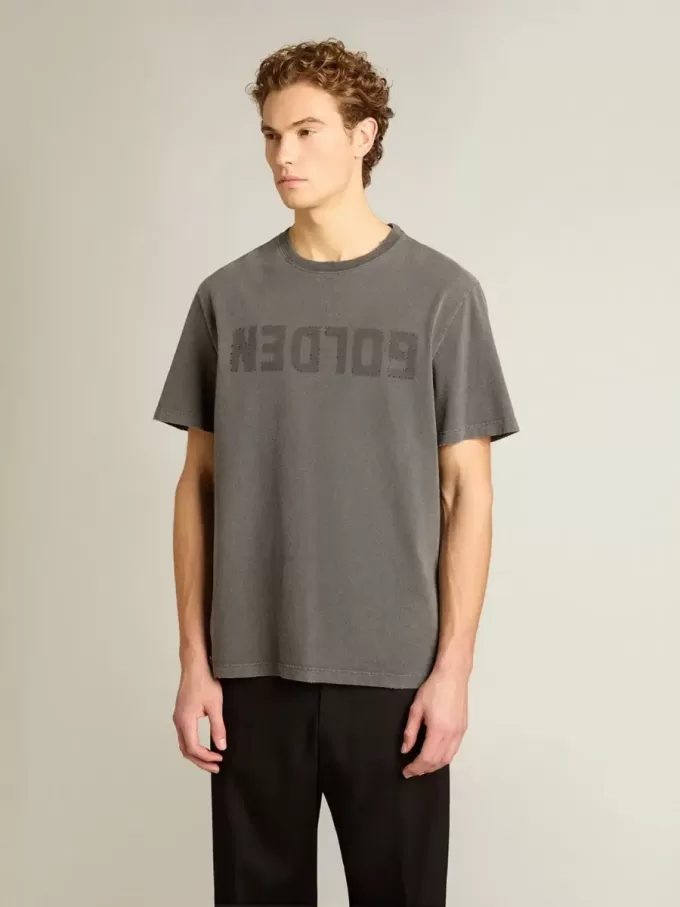 Camiseta gris antracita para hombre con tratamiento desgastado