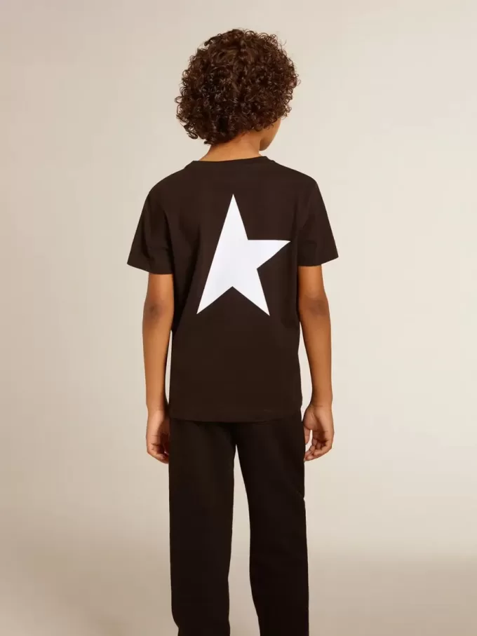 Camiseta negra con logotipo blanco en contraste en la parte delantera y estrella maxi en la espalda Camiseta negra con logotipo blanco en contraste en la parte delantera y estrella maxi en la espalda