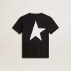 Camiseta negra con logotipo blanco en contraste en la parte delantera y estrella maxi en la espalda Camiseta negra con logotipo blanco en contraste en la parte delantera y estrella maxi en la espalda