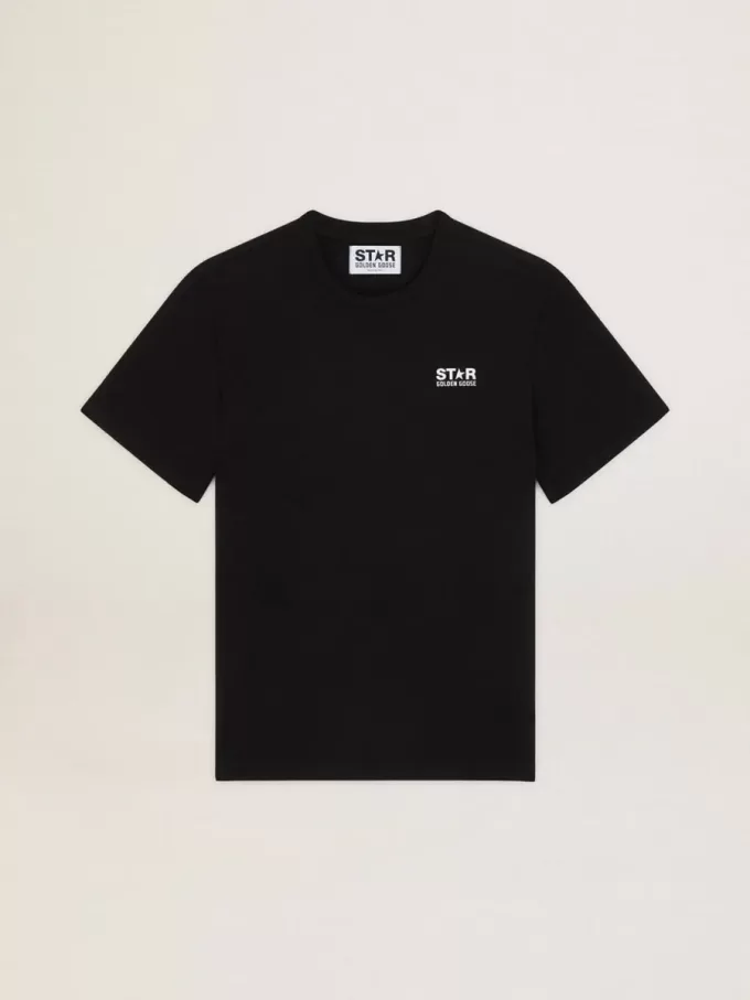 Camiseta negra para hombre con logotipo y estrella blancos en contraste
