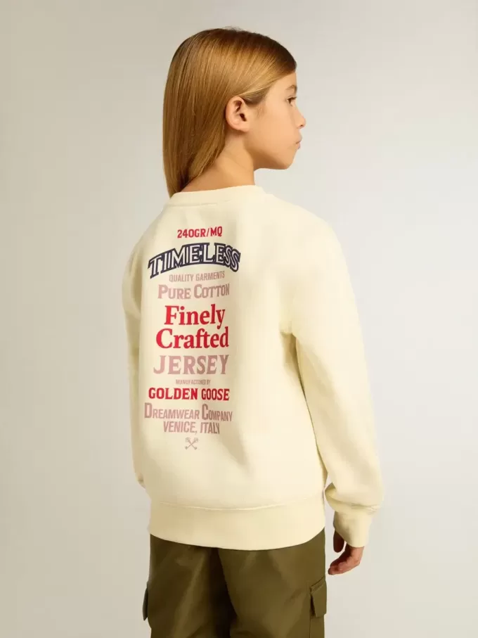 Camiseta para niña en blanco desgastado con bordado en la parte delantera y estampado en la espalda