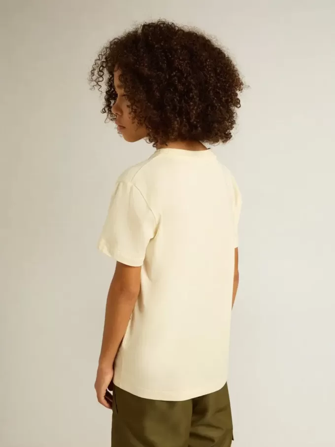 Camiseta para niño en blanco desgastado con letras multicolor