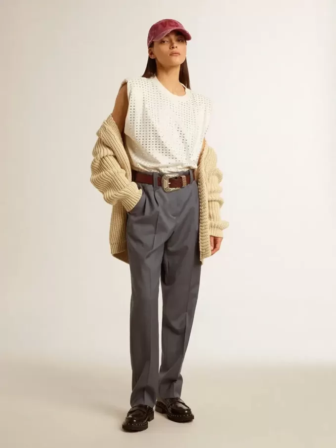 Camiseta sin mangas blanca envejecida adornada con cristales