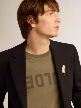 Camiseta verde oliva para hombre con letras doradas