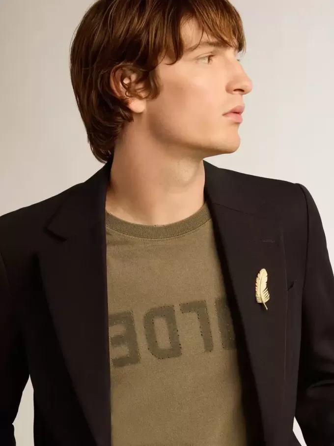 Camiseta verde oliva para hombre con letras doradas