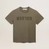 Camiseta verde oliva de corte regular con letras doradas en la parte delantera Camiseta verde oliva de corte regular con letras doradas en la parte delantera