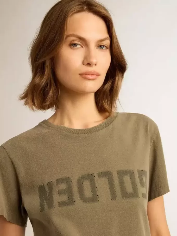Camiseta verde oliva para mujer con letras doradas