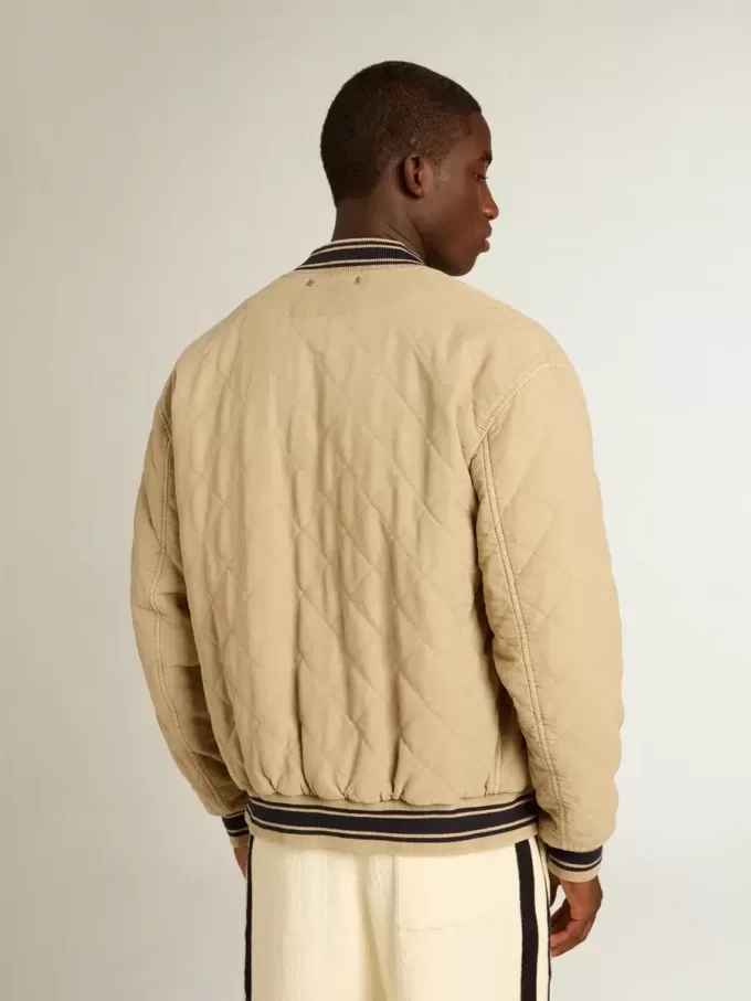 Cazadora bomber acolchada de algodón en color caqui