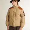 Cazadora bomber beige con detalles de cuero y parches