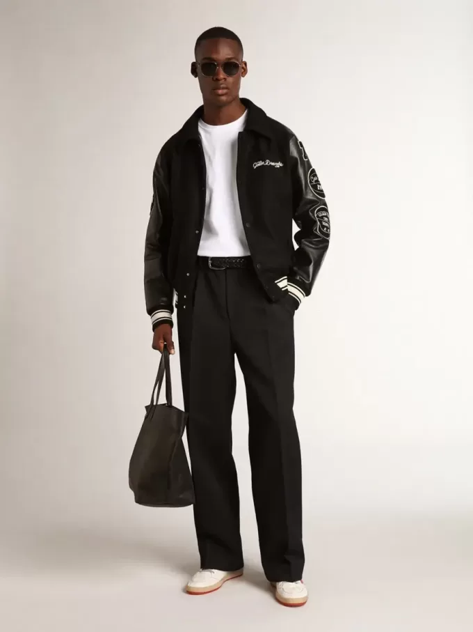 Cazadora bomber de lana negra con parche