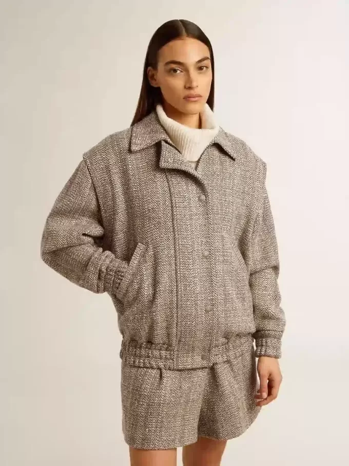 Cazadora bomber para mujer en lana marrón crudo con diseño en espiga