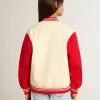 Cazadora bomber para niño en algodón beige y rojo con bordado en el pecho Cazadora bomber para niño en algodón beige y rojo con bordado en el pecho