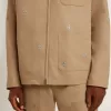 Chaqueta beige para hombre con bordado floral y cremallera completa Chaqueta beige para hombre con bordado floral y cremallera completa