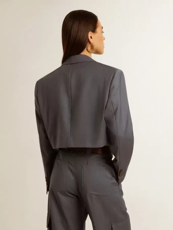 Chaqueta corta de mujer de lana azul claro con botonadura sencilla