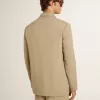 Chaqueta de hombre beige a rayas con un corte oversize y botonadura sencilla. Chaqueta de hombre beige a rayas con un corte oversize y botonadura sencilla.