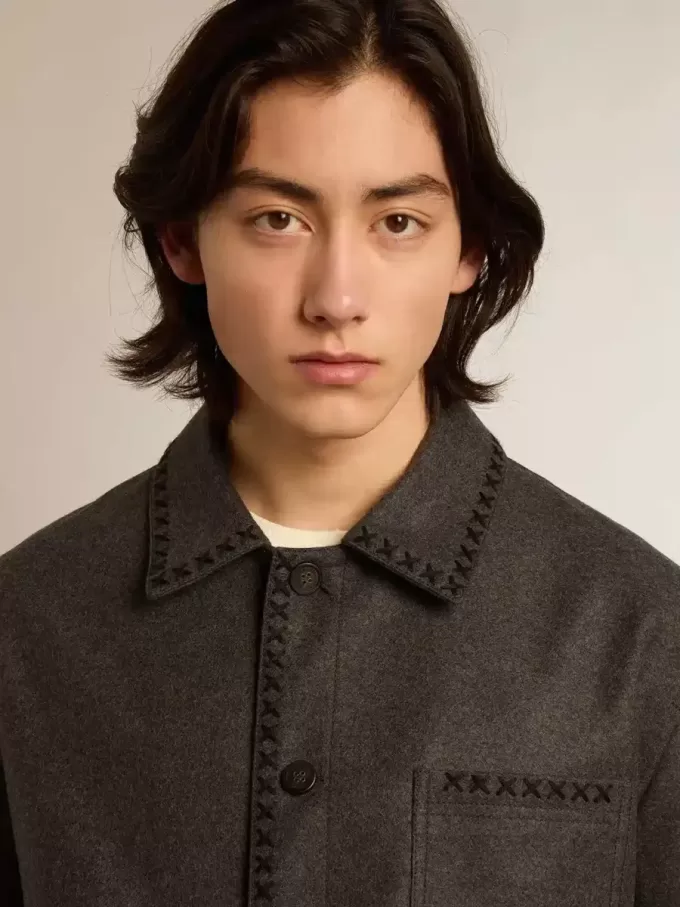 Chaqueta de lana gris jaspeado con cierre de botones