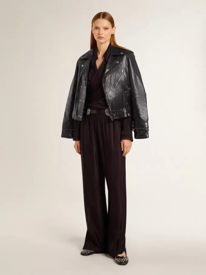 Chaqueta motera de cuero negro para mujer con efecto brillante