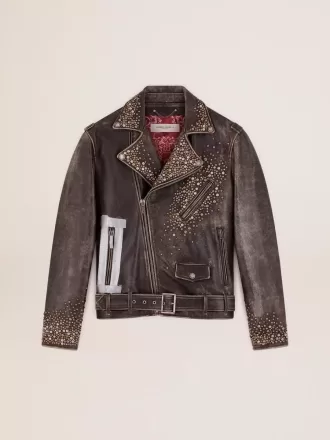 Chaqueta motera de cuero para hombre con tachuelas martilladas y cinta adhesiva