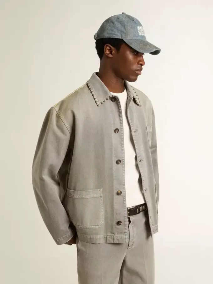 Chaqueta vaquera gris para hombre con tachuelas