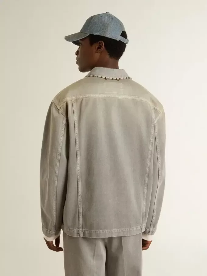 Chaqueta vaquera gris para hombre con tachuelas