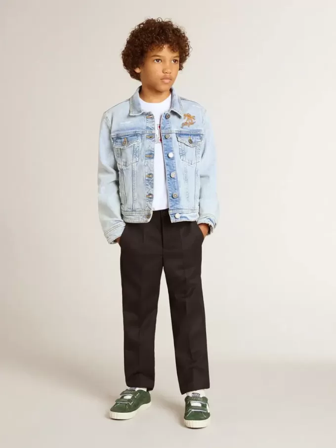 Chaqueta vaquera ligera con bordados