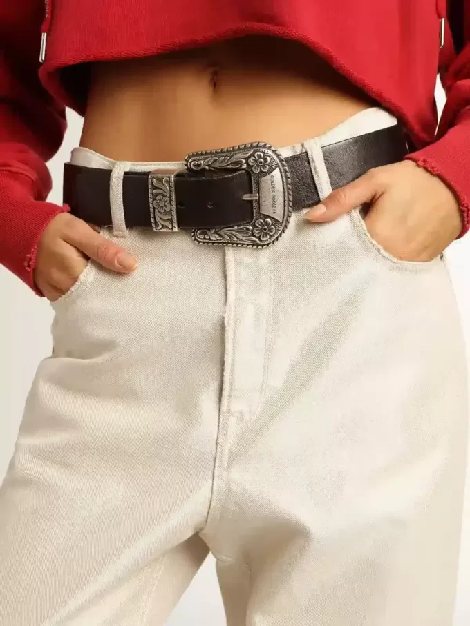 Cinturón de mujer en cuero negro con tachuelas