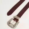 Cinturón de mujer en piel burdeos con hebilla plateada decorada