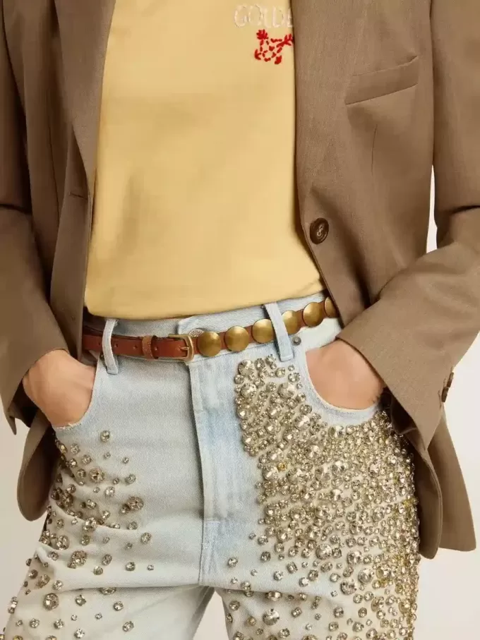 Cinturón fino Trinidad en piel marrón oscuro con tachuelas plateadas