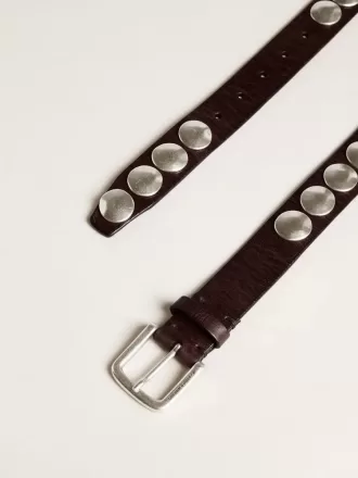 Cinturón Trinidad en piel marrón oscuro con tachuelas maxi plateadas