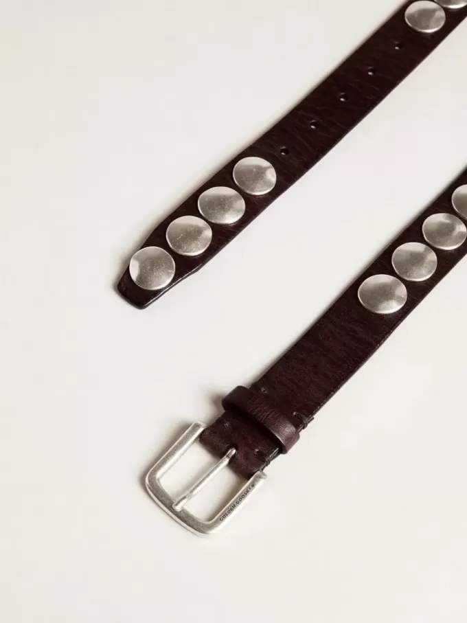 Cinturón Trinidad en piel marrón oscuro con tachuelas maxi plateadas