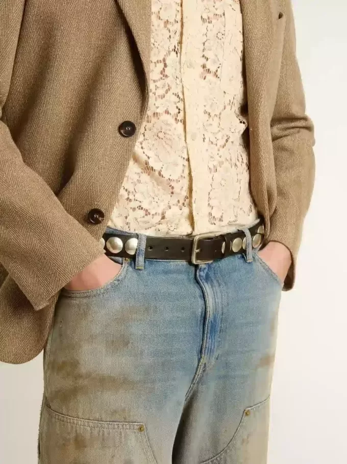 Cinturón Trinidad negro en piel lavada con tachuelas