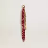 Colgante con cordones rojos anudados Colgante con cordones rojos anudados