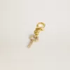 Colgante con forma de llave en latón dorado con cristales