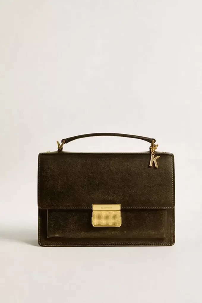 Colgante con la letra K en latón dorado con cristales