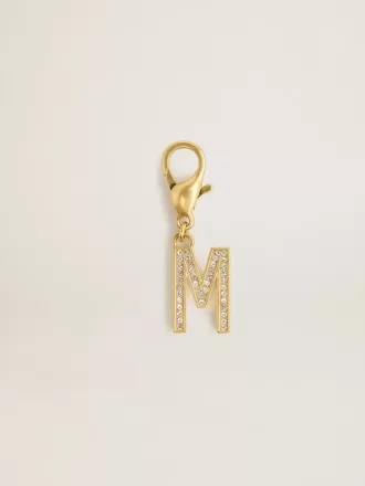 Colgante con la letra M en latón dorado con cristales