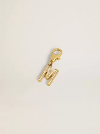 Colgante con la letra M en latón dorado con cristales