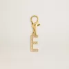 Colgante con letra E en latón dorado con cristales