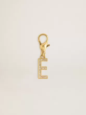 Colgante con letra E en latón dorado con cristales