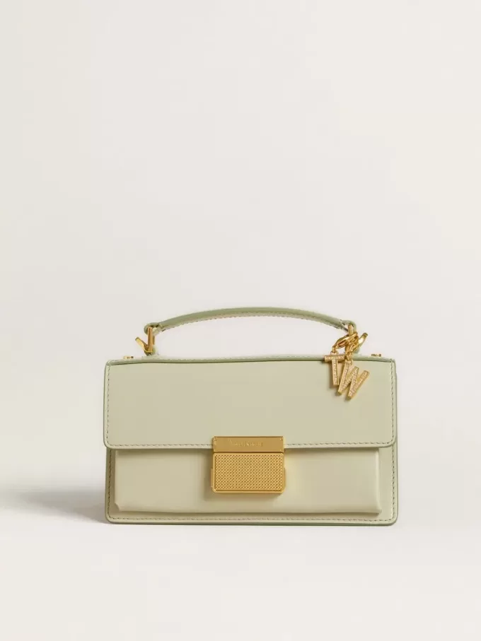 Colgante con letra W en latón dorado con cristales