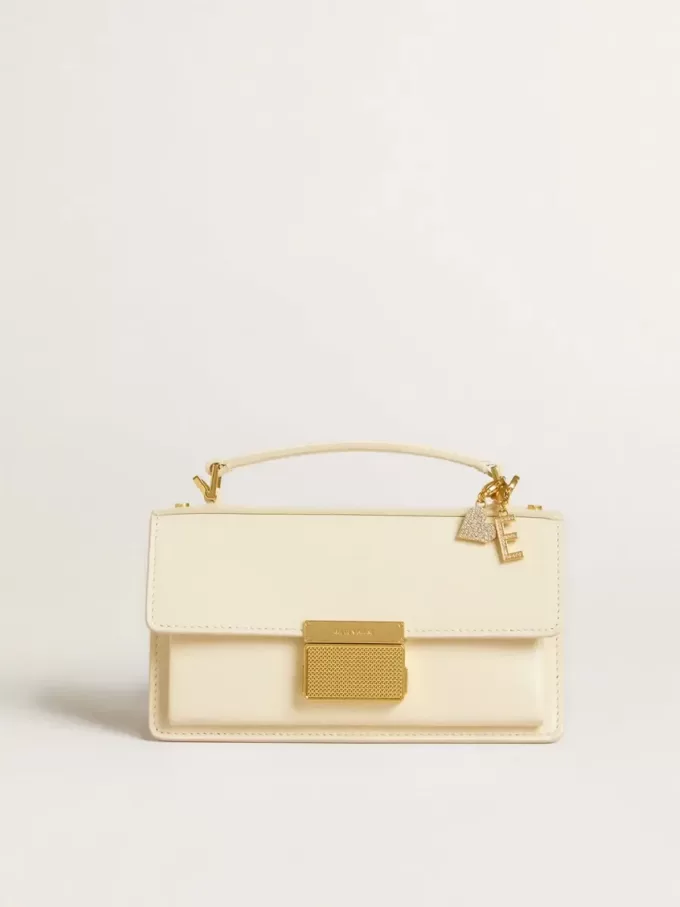 Colgante en forma de corazón de latón dorado con cristales