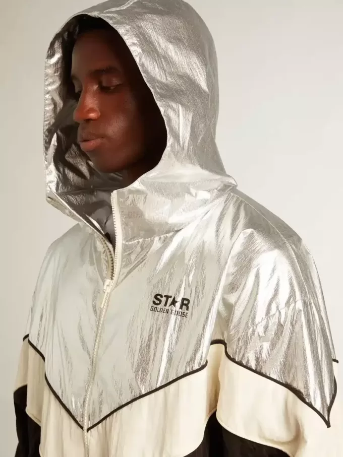 Cortavientos para hombre en tejido técnico plateado y negro Cortavientos para hombre en tejido técnico plateado y negro