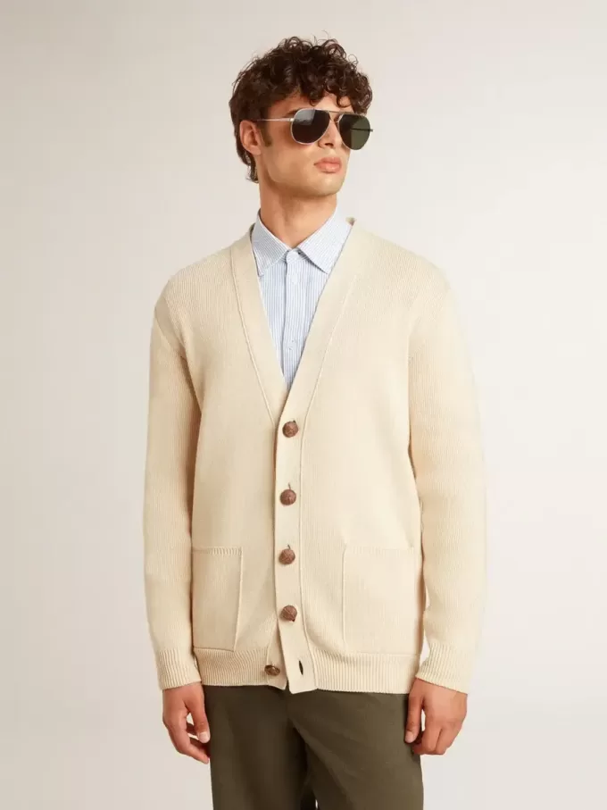 Cárdigan beige para hombre con las letras «Golden» en la espalda