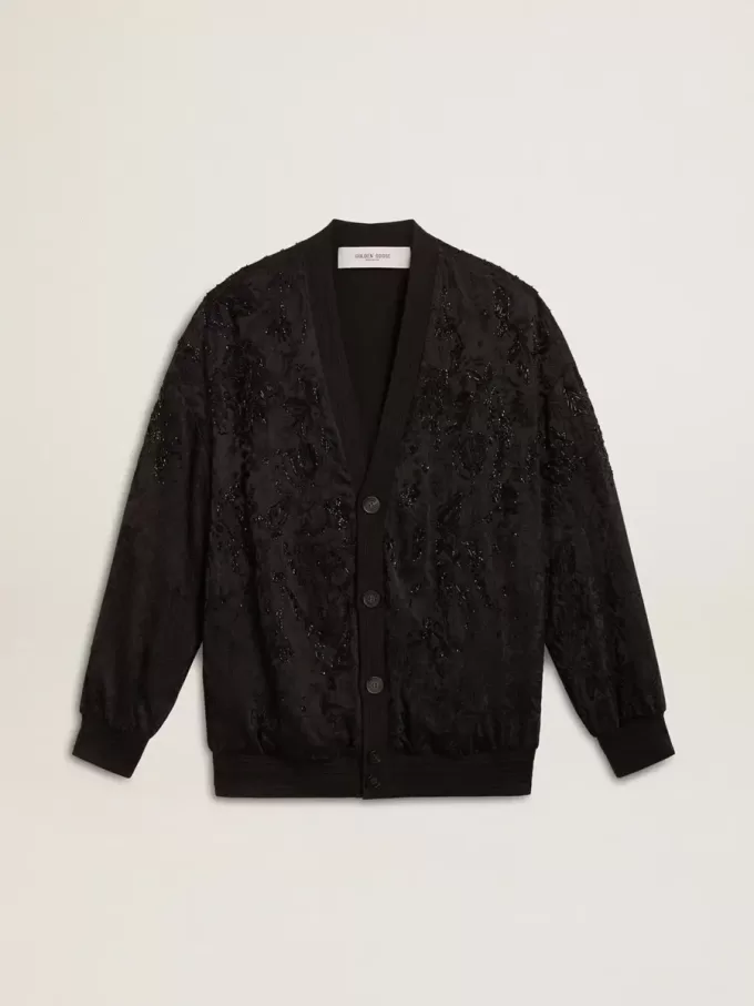 Cárdigan negro de mujer con bordado de cuentas tono sobre tono toile de jouy. Cárdigan negro de mujer con bordado de cuentas tono sobre tono toile de jouy.