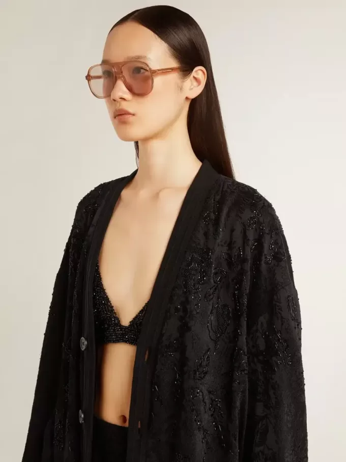 Cárdigan negro de mujer con bordado de cuentas tono sobre tono toile de jouy. Cárdigan negro de mujer con bordado de cuentas tono sobre tono toile de jouy.