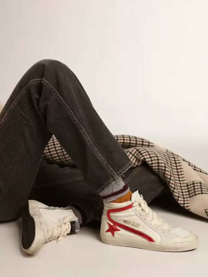 Desliza con una estrella de cuero laminado rojo y destello Desliza con una estrella de cuero laminado rojo y destello