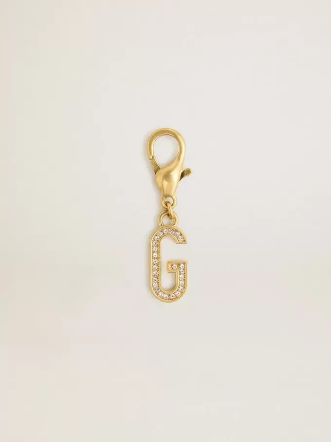 Dije con la letra G en latón dorado con cristales