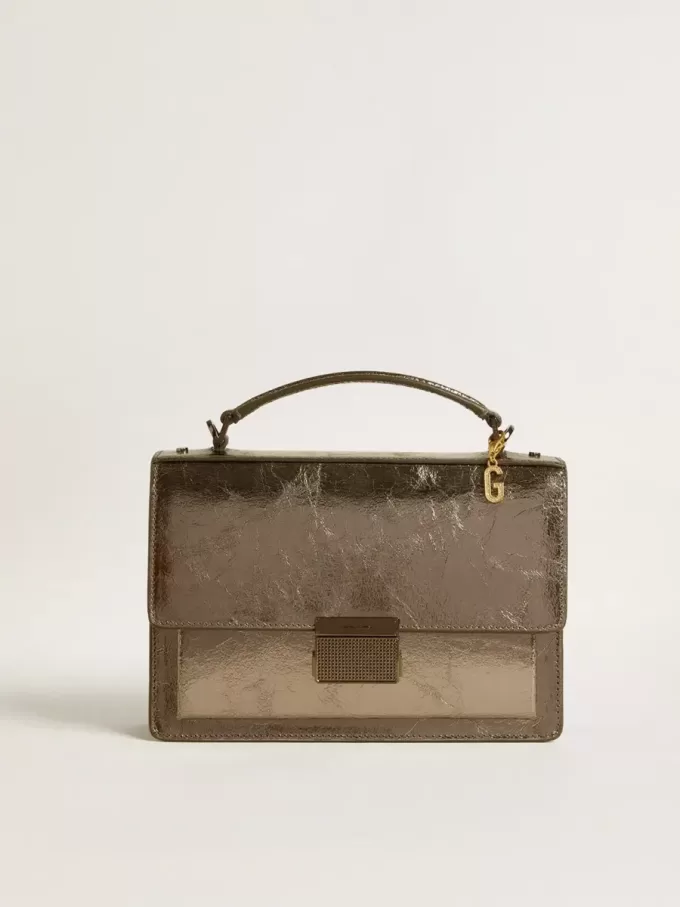 Dije con la letra G en latón dorado con cristales