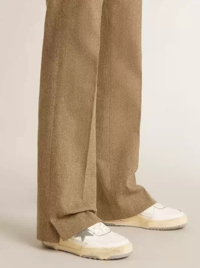 Forty2 para mujer con estrella gris y lengüeta de cuero blanco en el talón