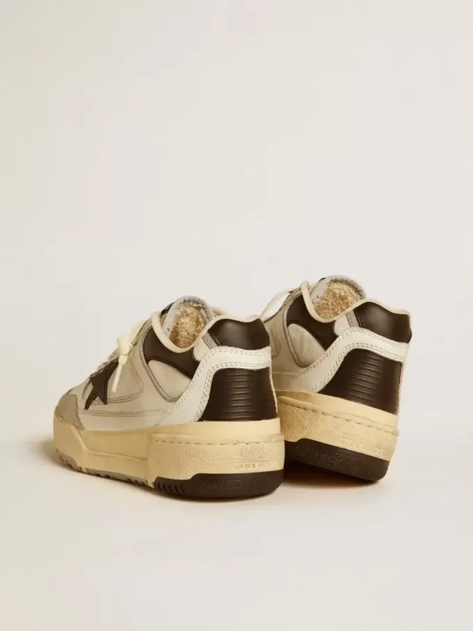 Forty2 para mujer con estrella negra y lengüeta del talón de cuero negro