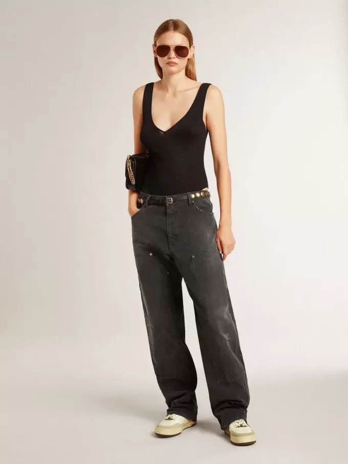 Forty2 para mujer con estrella negra y lengüeta del talón de cuero negro